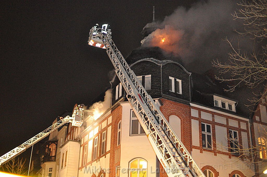 Feuer 3 Dachstuhlbrand Koeln Muelheim Gluecksburgstr P085.JPG
